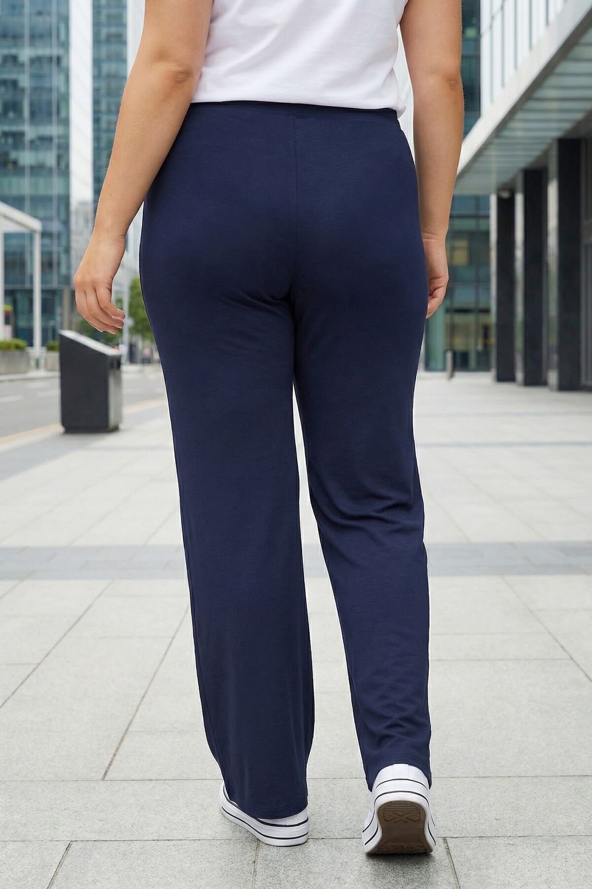 Plus-Size-Hose mit elastischem Bund, weitem Bein und lockerer Passform