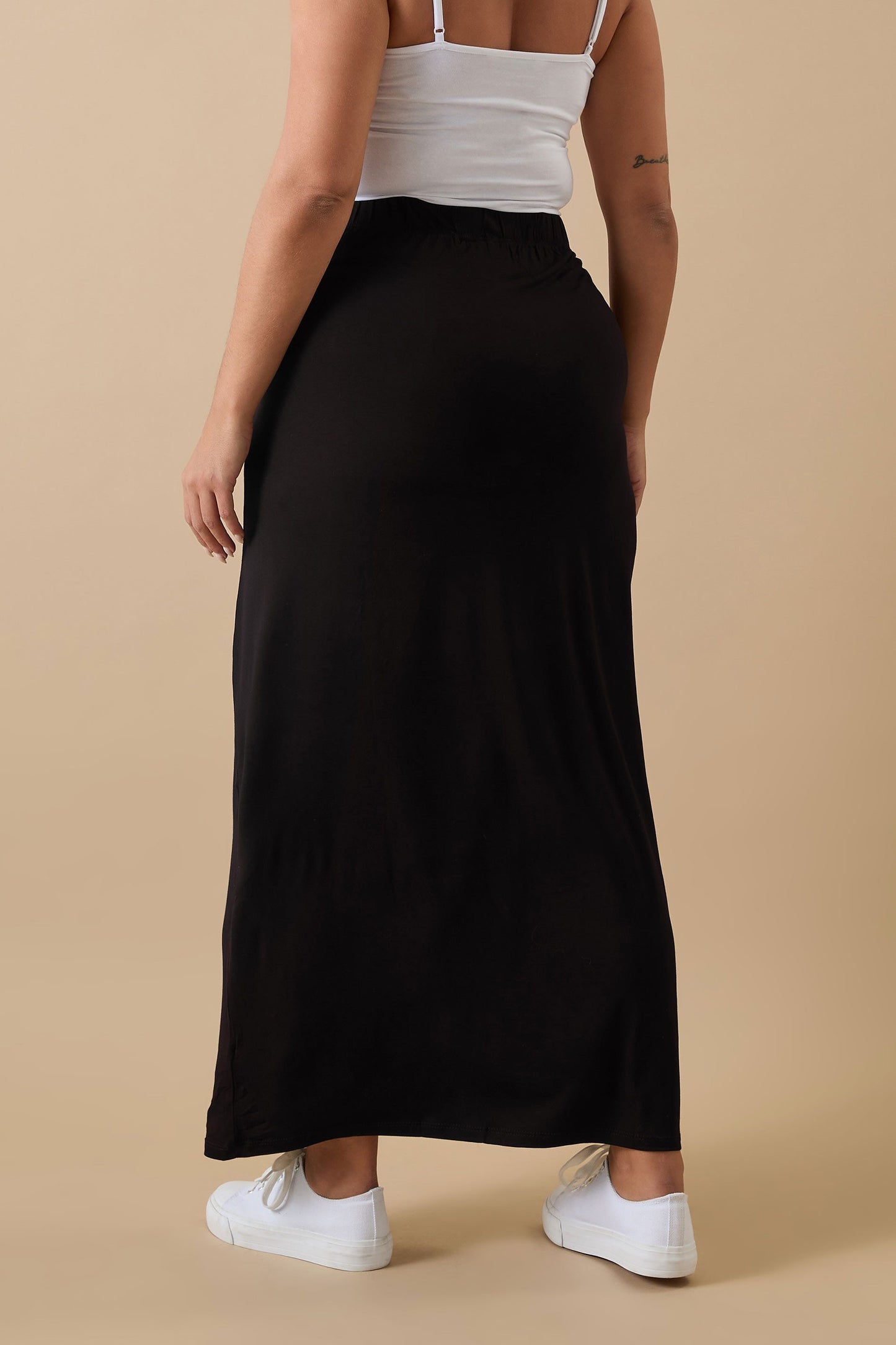 Maxirock in Übergröße mit elastischem Bund, Vordertasche und Rippstrickbündchen