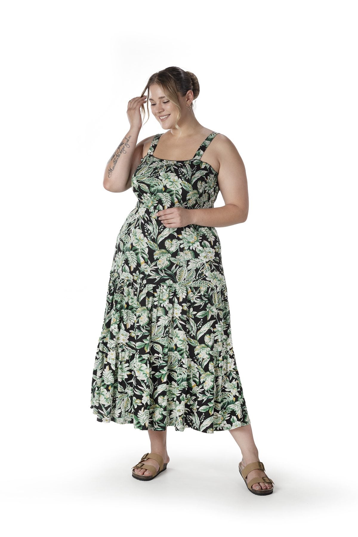 Plus-Size-Kleid mit Blumenmuster, breiten Trägern und elastischem Bund