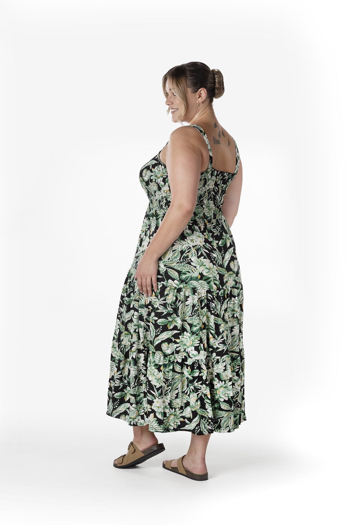 Plus-Size-Kleid mit Blumenmuster, breiten Trägern und elastischem Bund