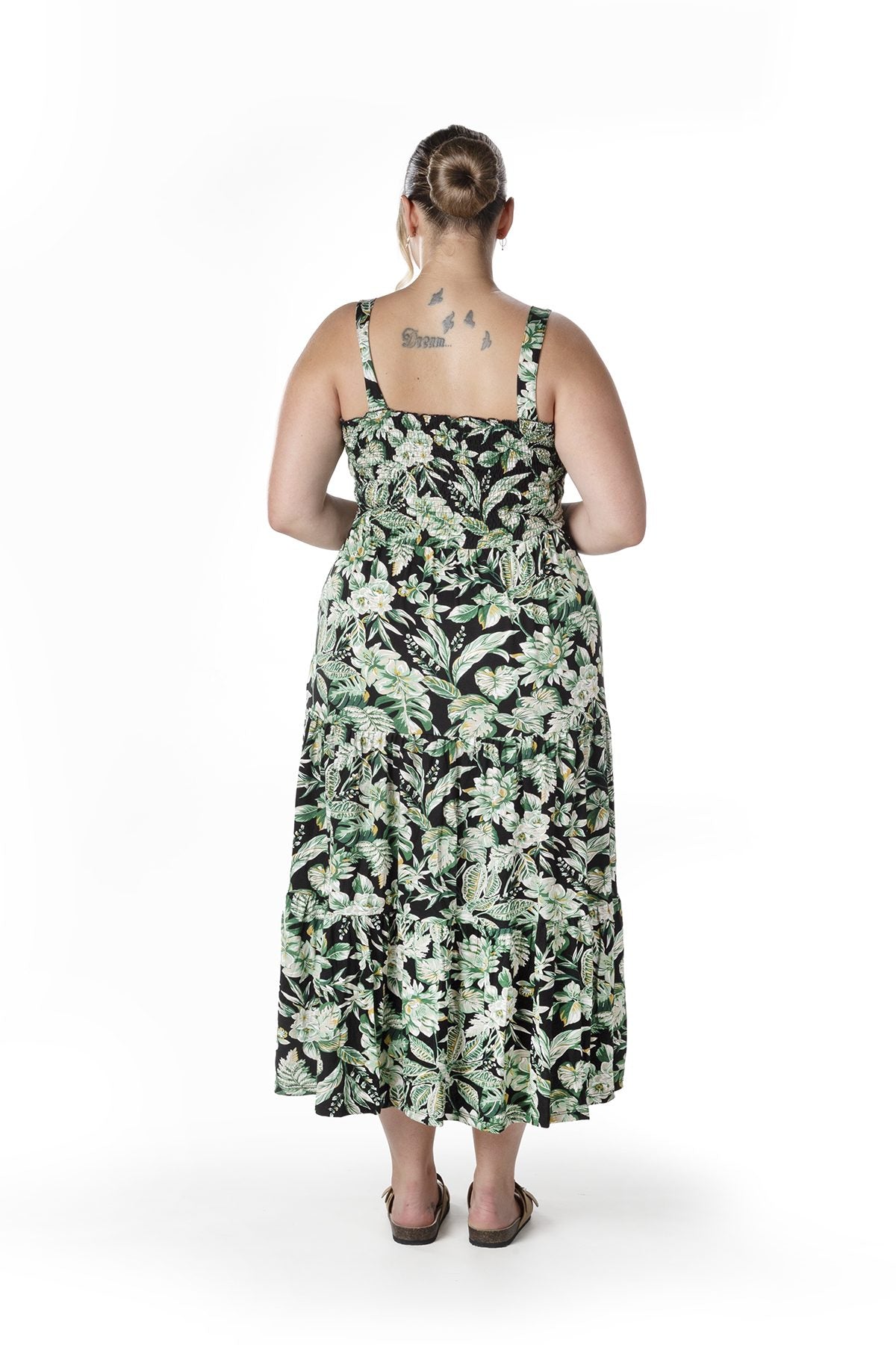 Plus-Size-Kleid mit Blumenmuster, breiten Trägern und elastischem Bund