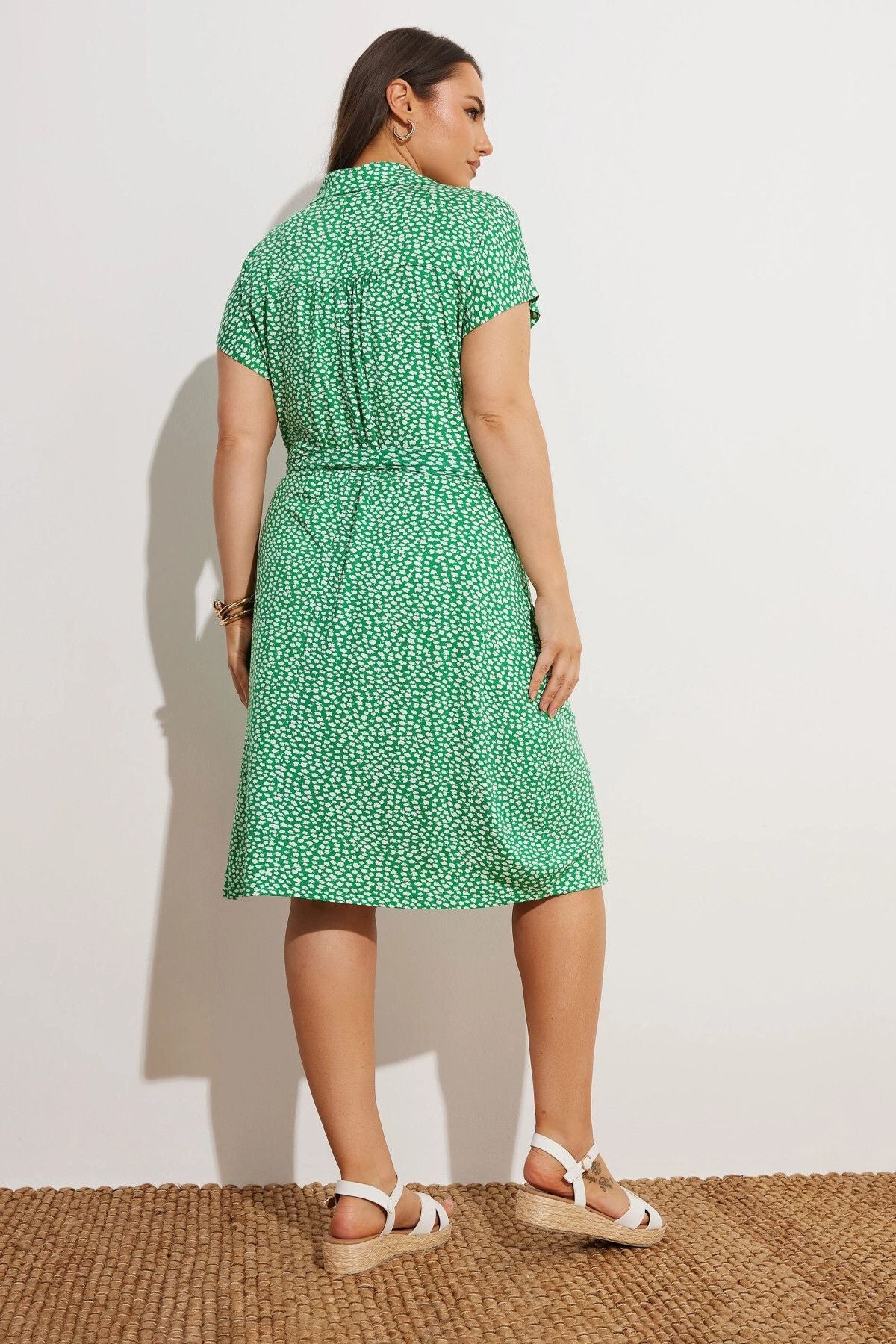 Plus Size Minikleid mit Blumenmuster, Gürtel und Knöpfen
