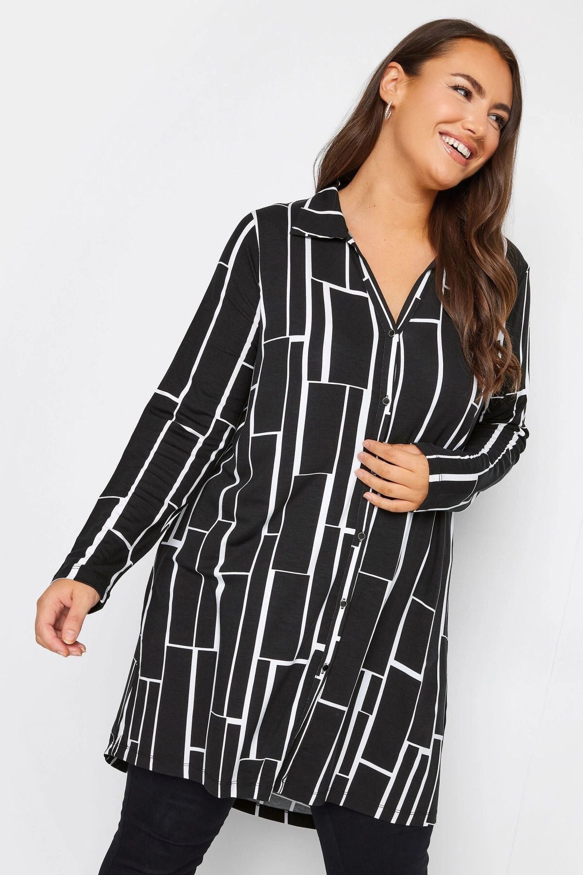 Langarmshirt mit geometrischem Muster in Übergröße