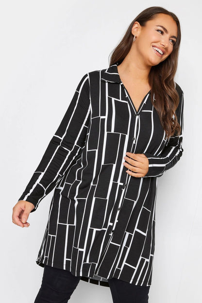 Langarmshirt mit geometrischem Muster in Übergröße