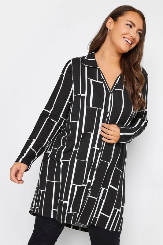 Langarmshirt mit geometrischem Muster in Übergröße