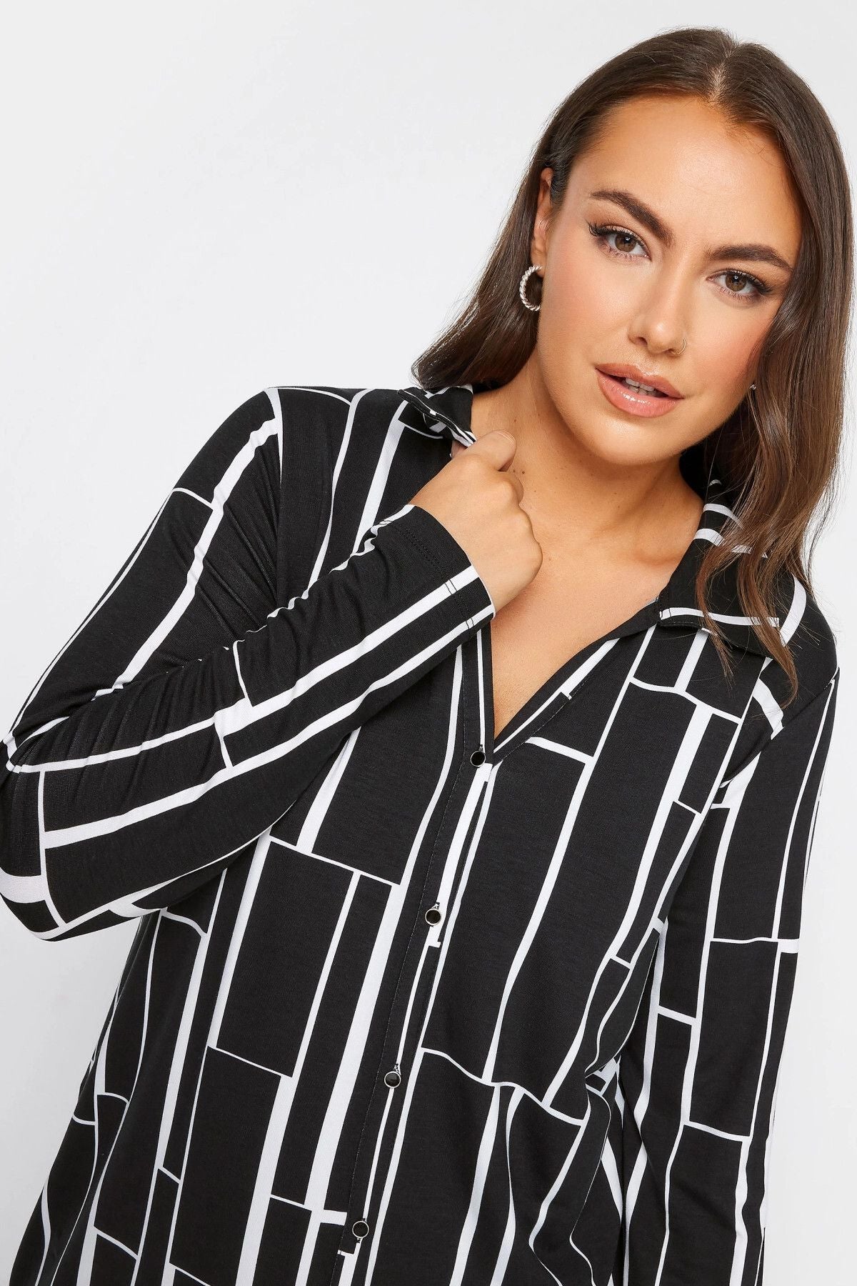 Langarmshirt mit geometrischem Muster in Übergröße
