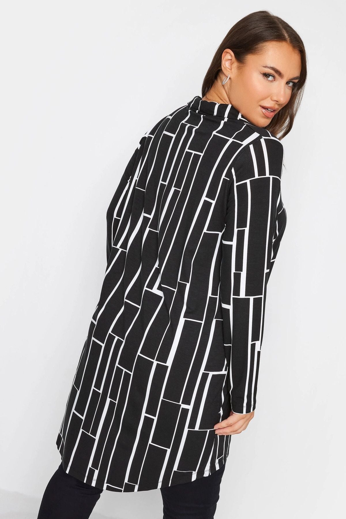 Langarmshirt mit geometrischem Muster in Übergröße