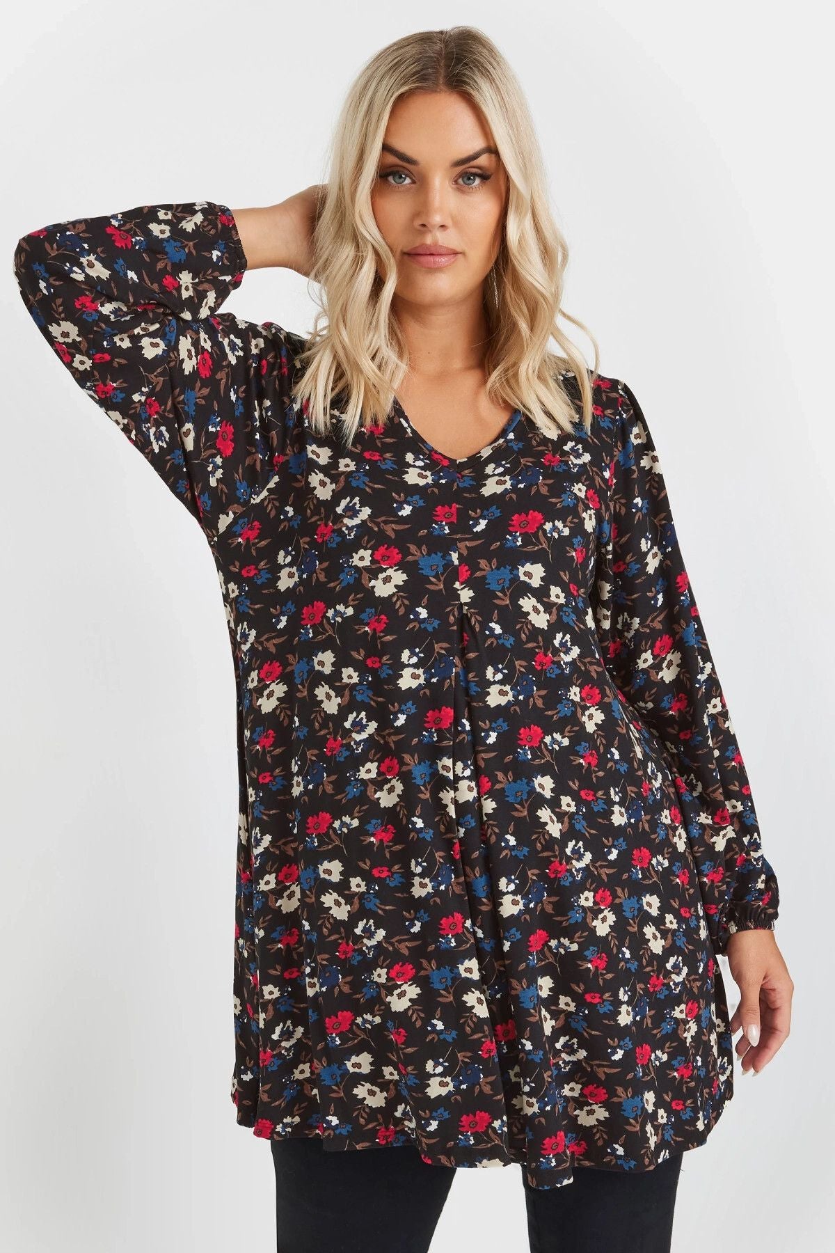 Bluse in Übergröße mit langen Ärmeln, V-Ausschnitt, Falten vorne und Blumenmuster