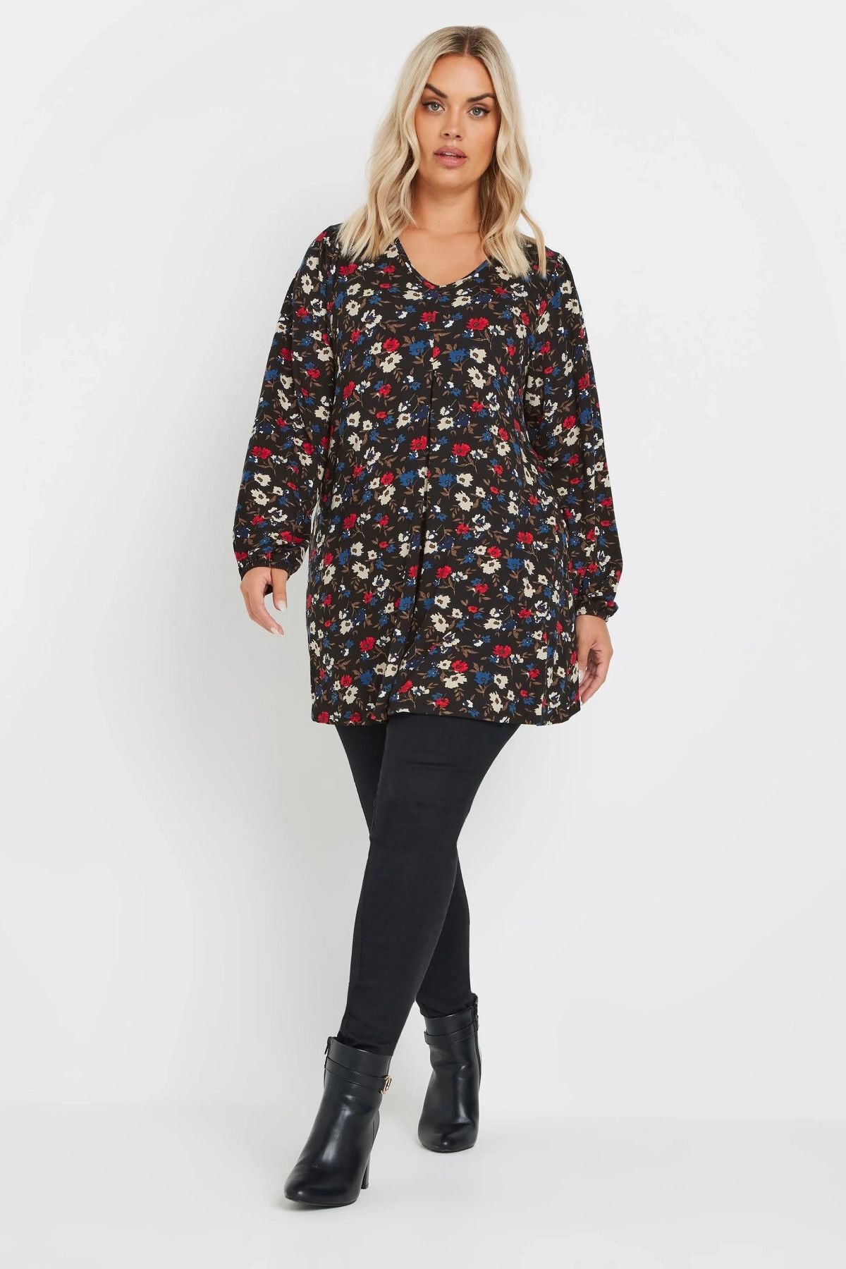 Bluse in Übergröße mit langen Ärmeln, V-Ausschnitt, Falten vorne und Blumenmuster