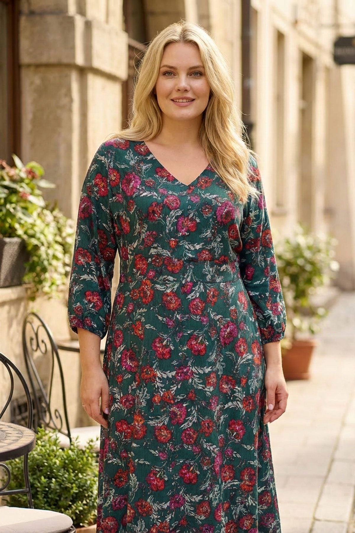 Plus Size Midikleid mit V-Ausschnitt, Blumenmuster und kurzen Ärmeln
