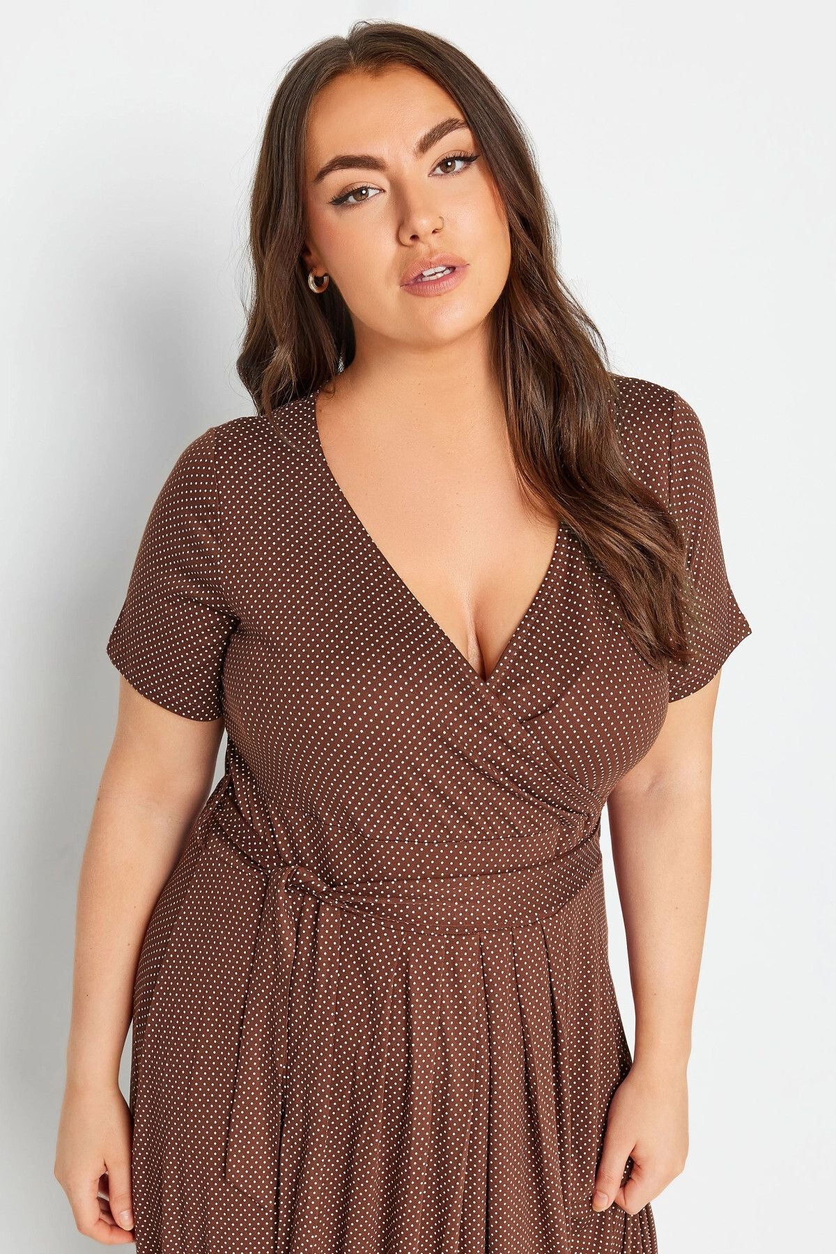 Plus Size Wickelkleid aus Lycra mit V-Ausschnitt und Gürteldetails
