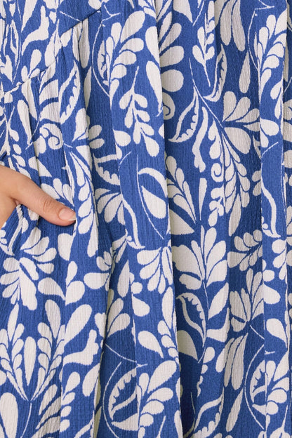 Midikleid in Übergröße mit V-Ausschnitt, kurzen Ärmeln, Taschen und Blumenmuster
