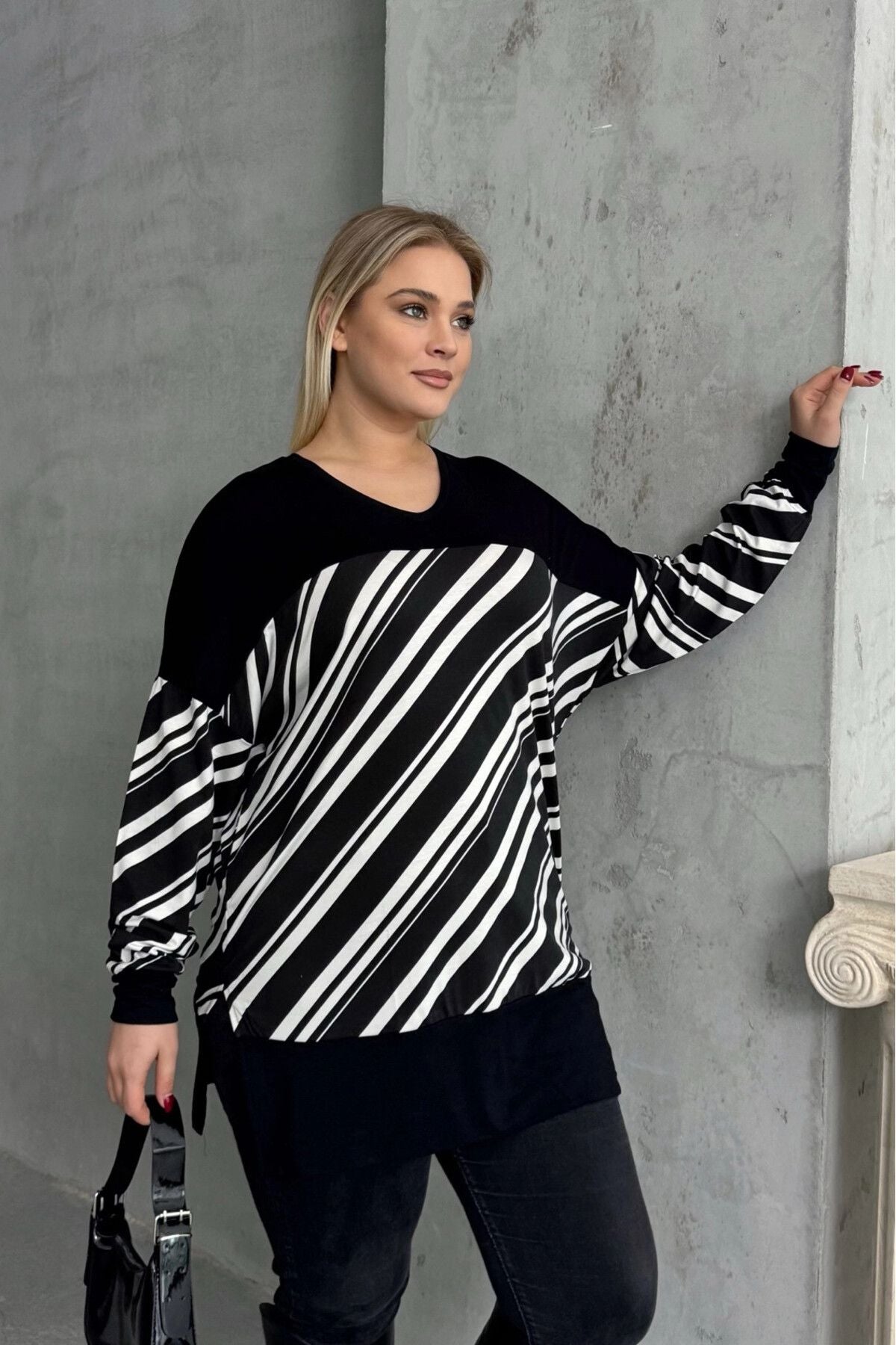 Plus-Size-Bluse mit V-Ausschnitt, langen Ärmeln, elastischen Bündchen und Schlitzen