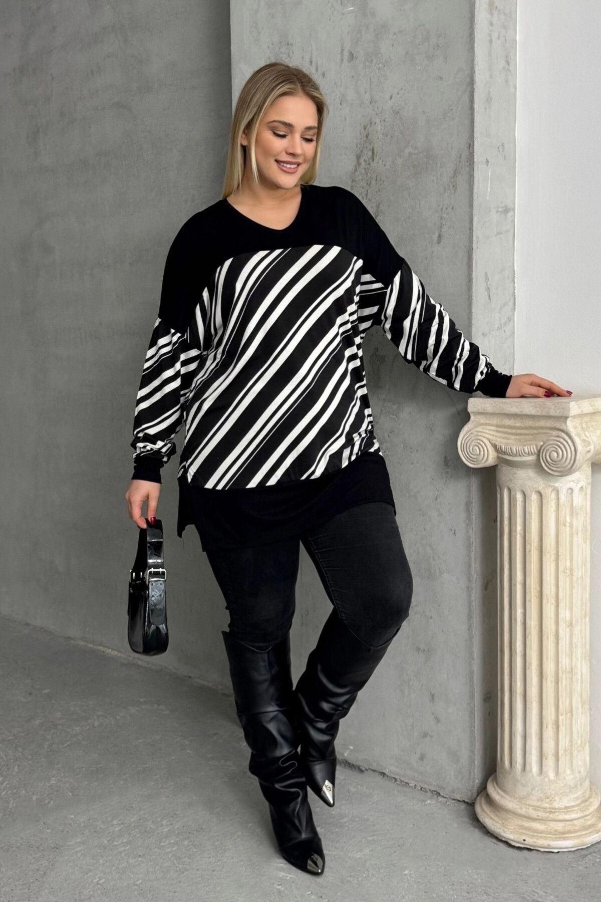 Plus-Size-Bluse mit V-Ausschnitt, langen Ärmeln, elastischen Bündchen und Schlitzen