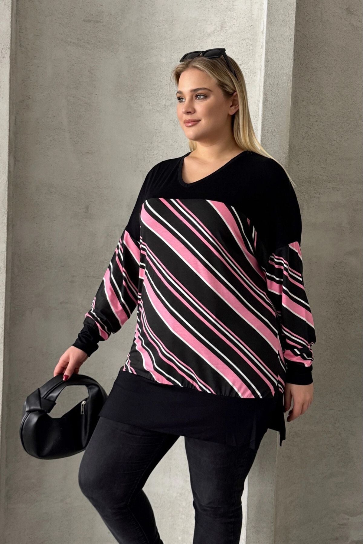 Plus-Size-Bluse mit V-Ausschnitt, langen Ärmeln, elastischen Bündchen und Schlitzen