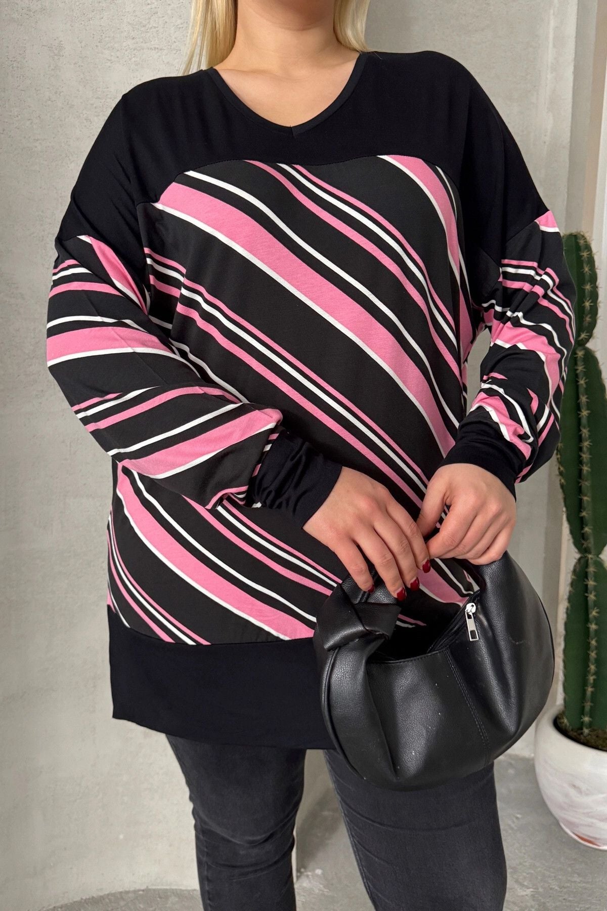 Plus-Size-Bluse mit V-Ausschnitt, langen Ärmeln, elastischen Bündchen und Schlitzen