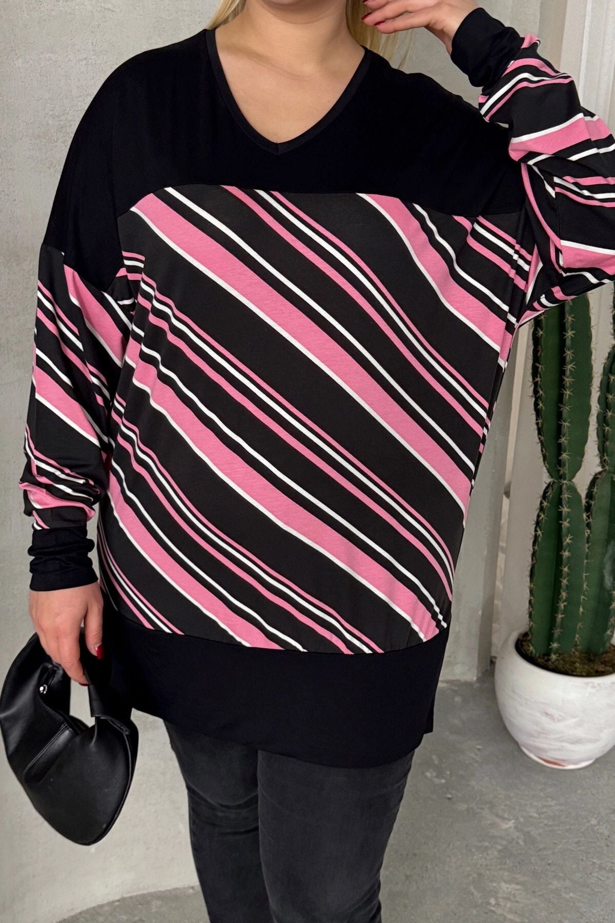 Plus-Size-Bluse mit V-Ausschnitt, langen Ärmeln, elastischen Bündchen und Schlitzen