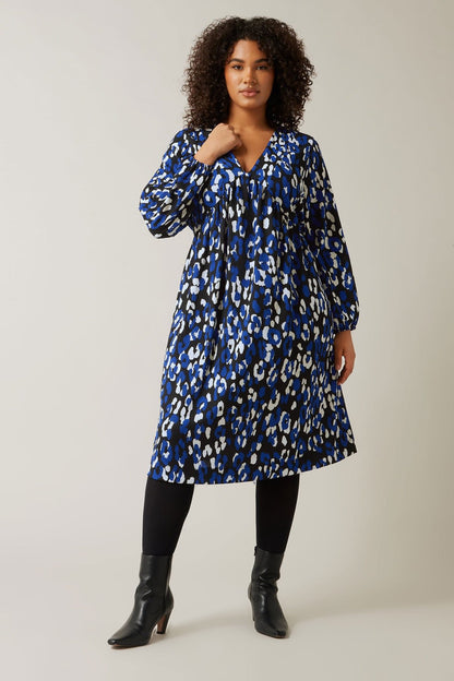 Midikleid aus knitterfreiem Stoff mit V-Ausschnitt und langen Ärmeln in Übergröße