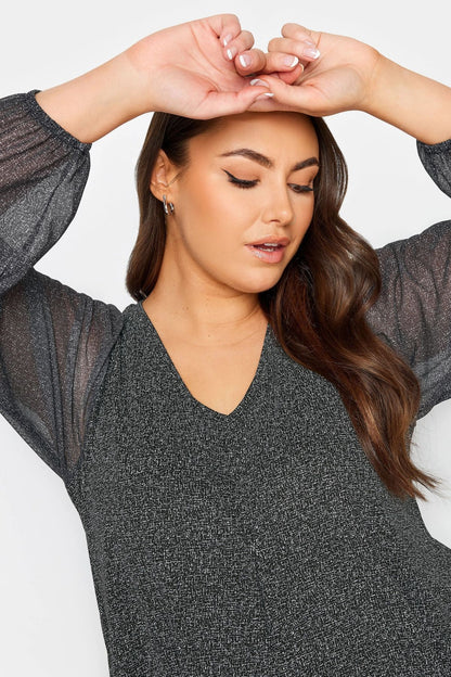 Plus-Size-Bluse mit V-Ausschnitt, langen Ärmeln, Falten vorne und Tüllbesatz, aus dehnbarem Material