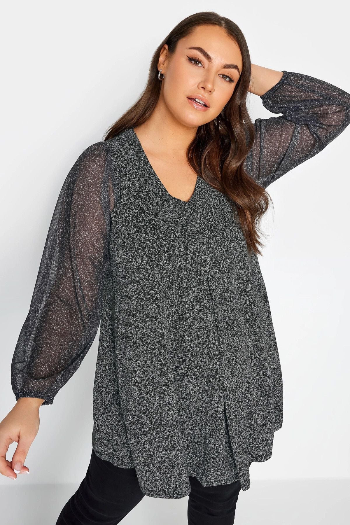 Plus-Size-Bluse mit V-Ausschnitt, langen Ärmeln, Falten vorne und Tüllbesatz, aus dehnbarem Material