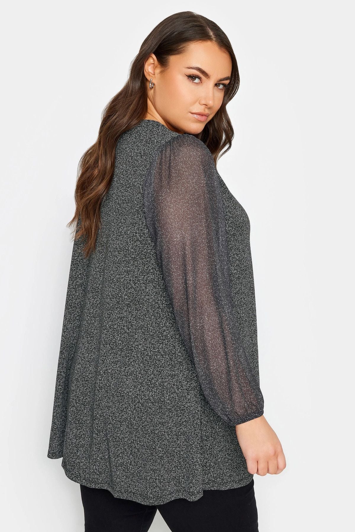 Plus-Size-Bluse mit V-Ausschnitt, langen Ärmeln, Falten vorne und Tüllbesatz, aus dehnbarem Material