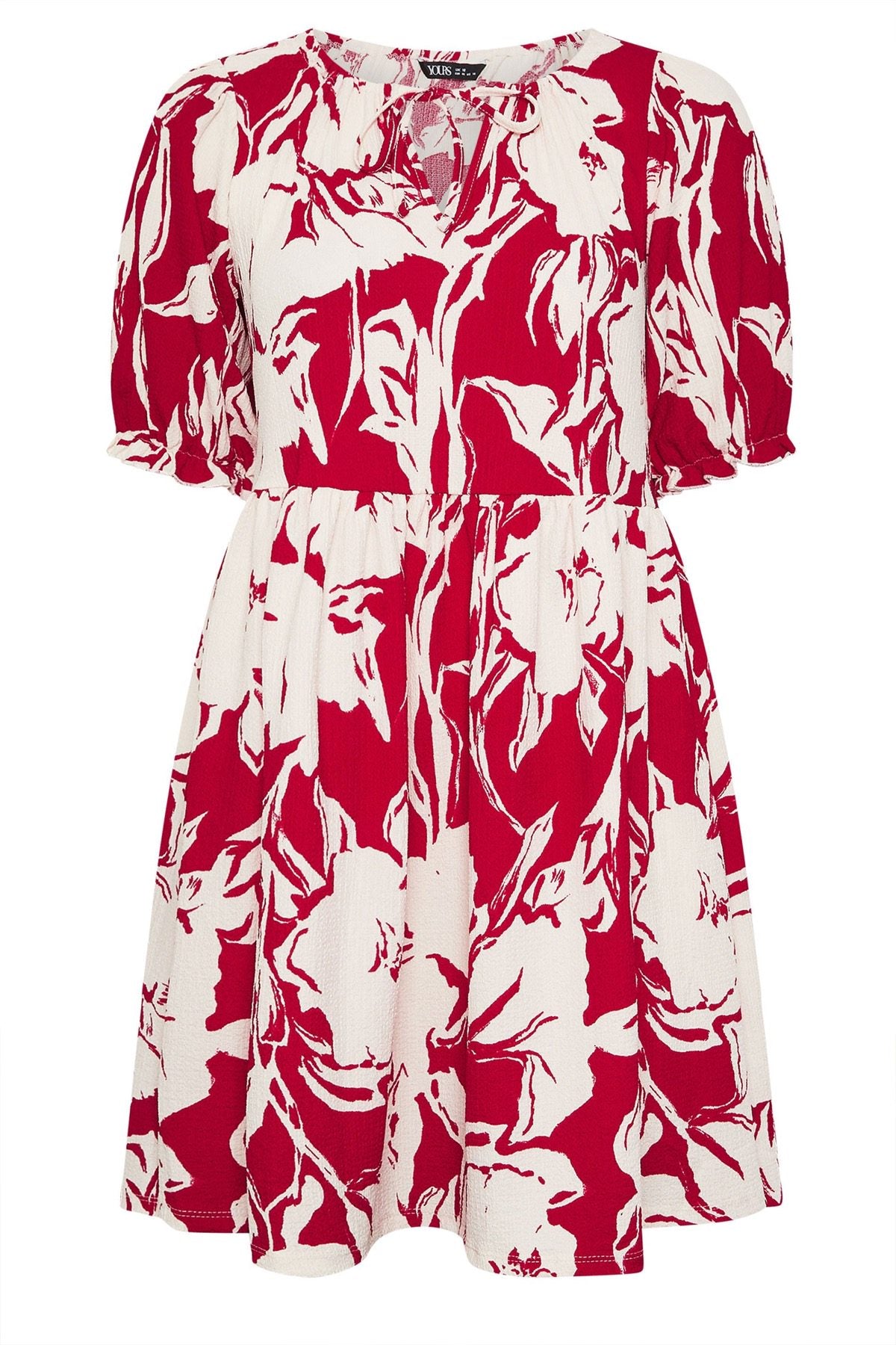 Plus-Size-Kleid in Knielänge mit Bindekragen und Blumenmuster aus Crinkle-Stoff