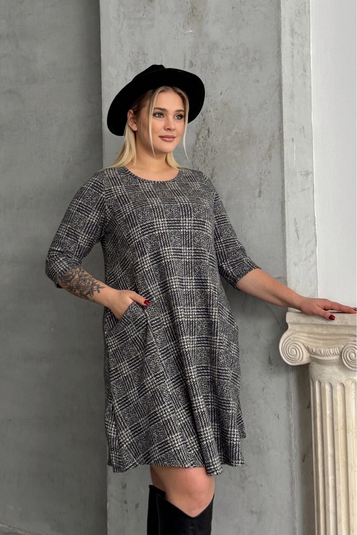 Plus-Size-Kleid mit kurzen Ärmeln, Rundhalsausschnitt, asymmetrischem Schnitt und Taschen