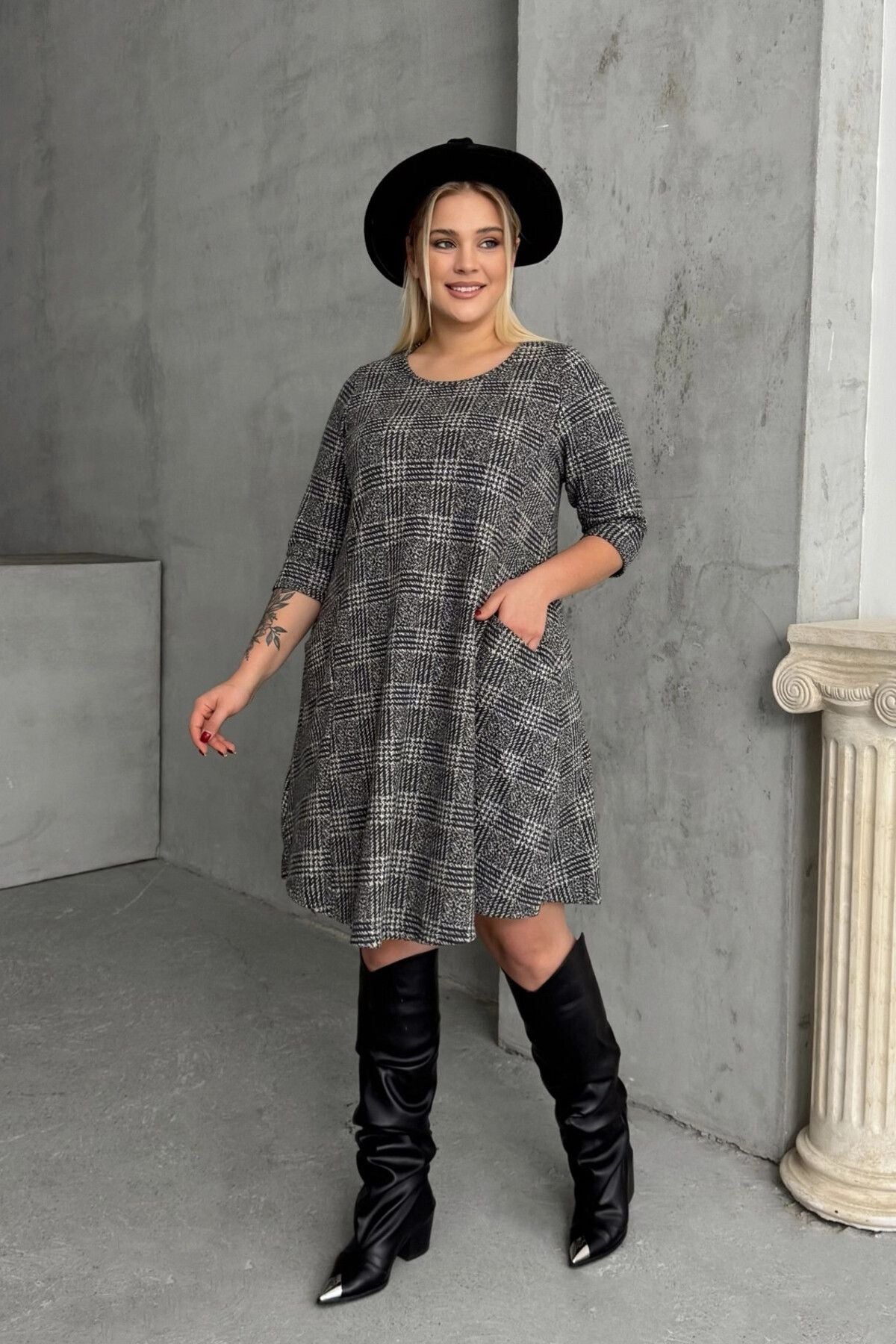 Plus-Size-Kleid mit kurzen Ärmeln, Rundhalsausschnitt, asymmetrischem Schnitt und Taschen