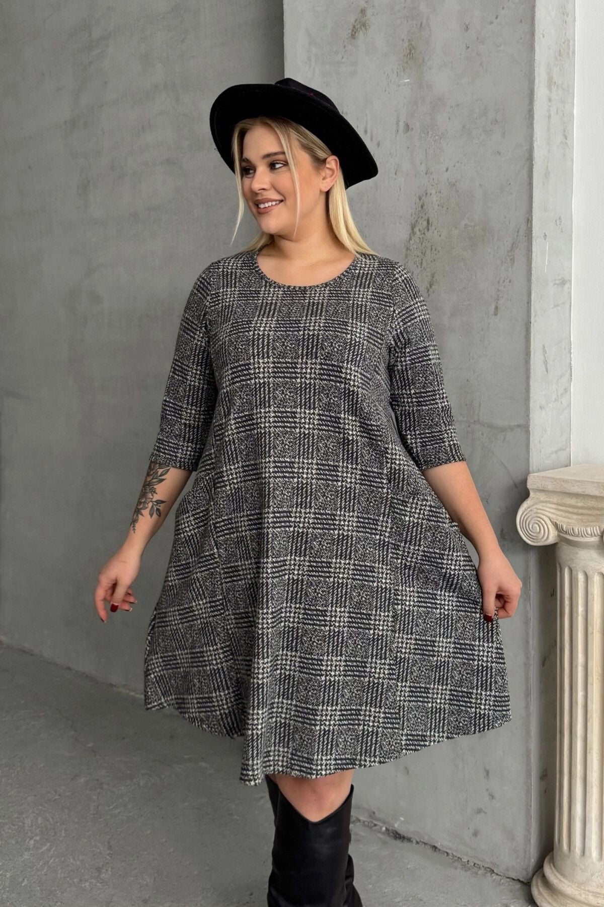 Plus-Size-Kleid mit kurzen Ärmeln, Rundhalsausschnitt, asymmetrischem Schnitt und Taschen