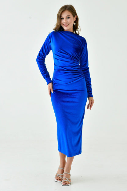 Bleistiftförmiges, mittellanges Kleid mit langen Ärmeln