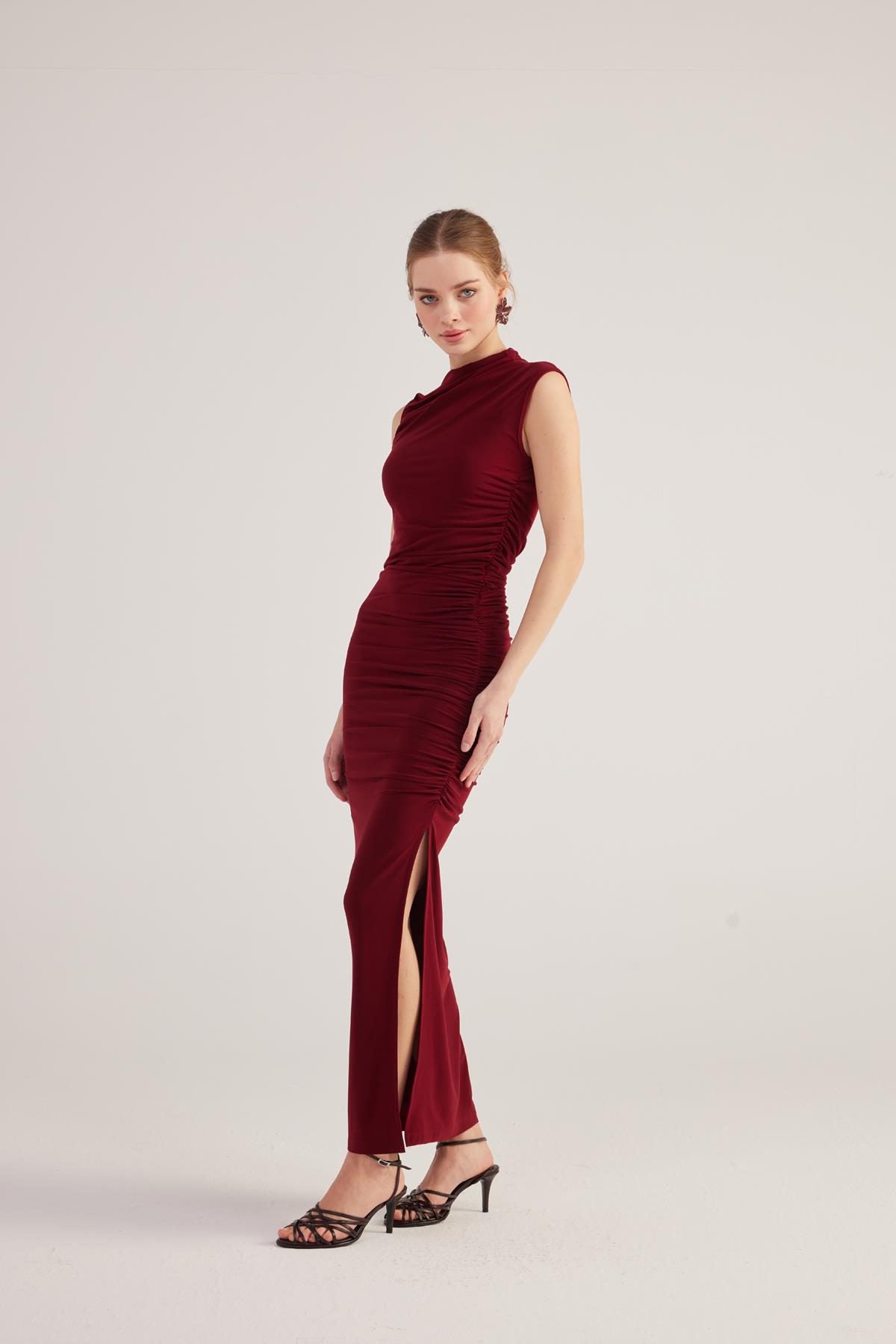 Langes Lilienkleid mit Raffung