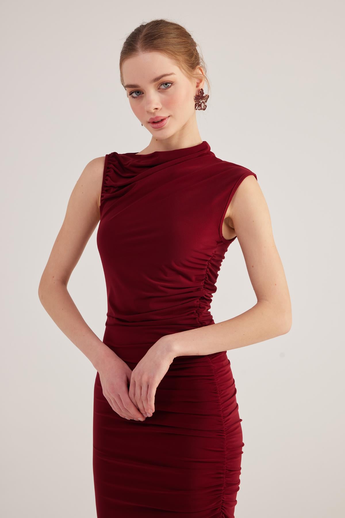 Langes Lilienkleid mit Raffung