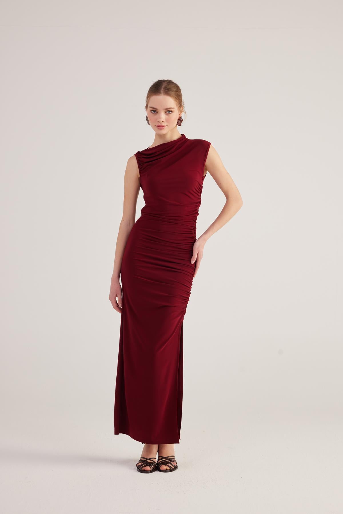 Langes Lilienkleid mit Raffung