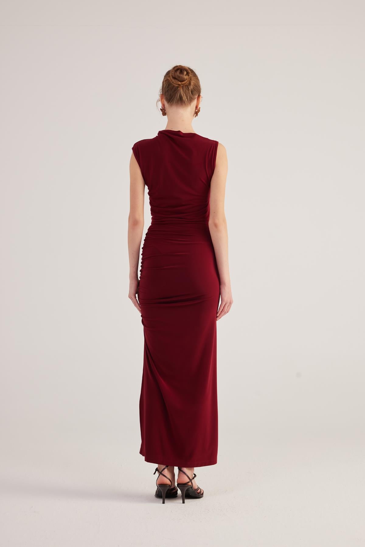 Langes Lilienkleid mit Raffung