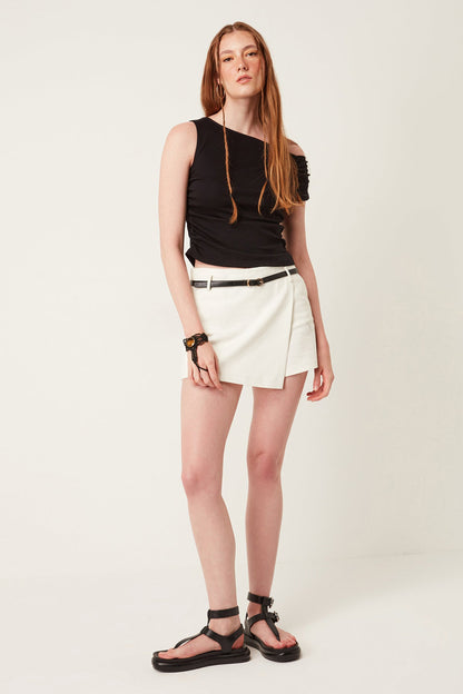 Bluse mit asymmetrischem Ausschnitt
