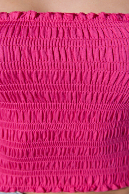 Raffung an der trägerlosen Crop-Bluse