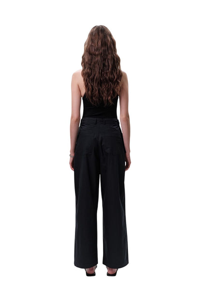 Grüne Hose mit Taschen und Gürtel