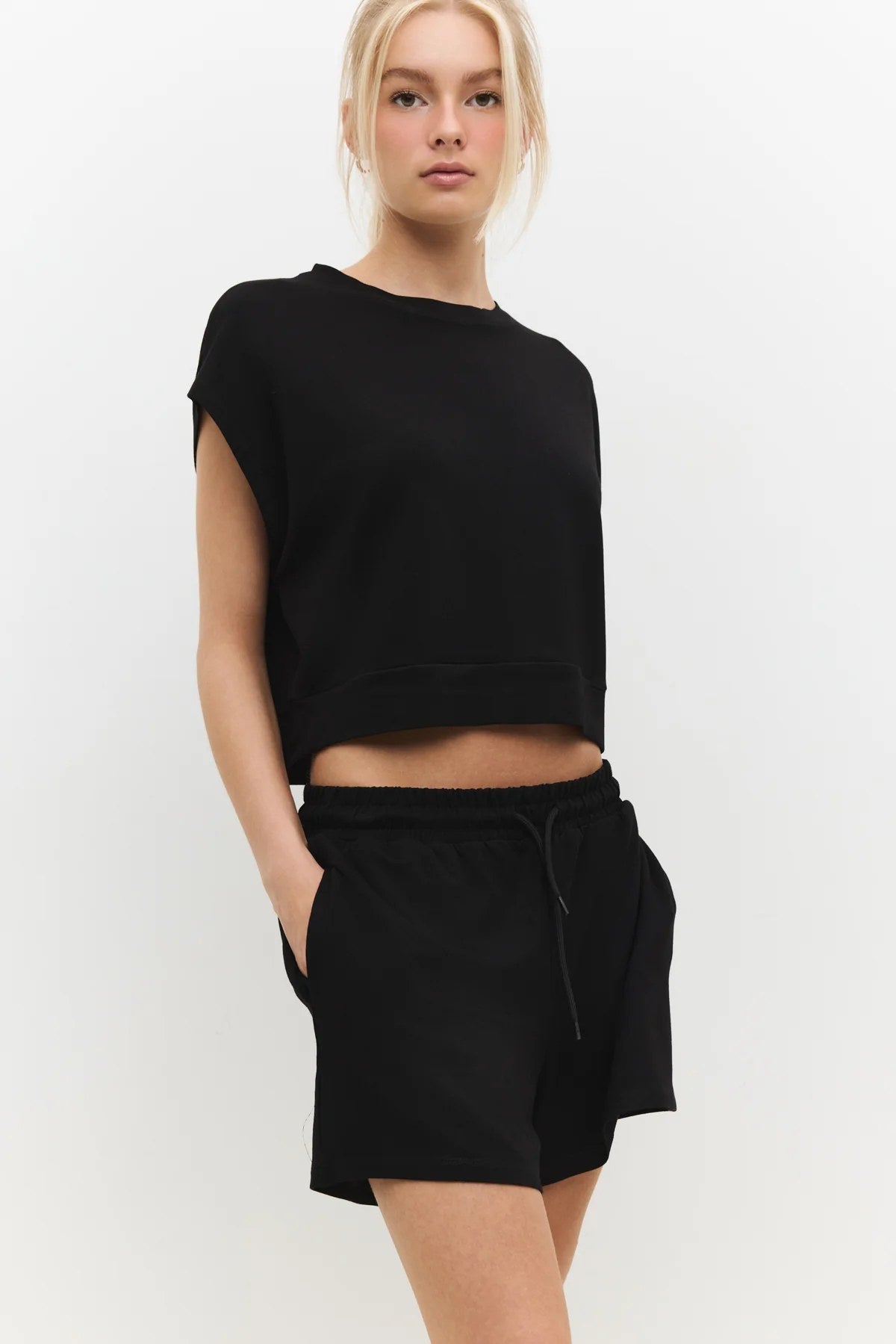 Shorts mit Taschen und elastischem Bund