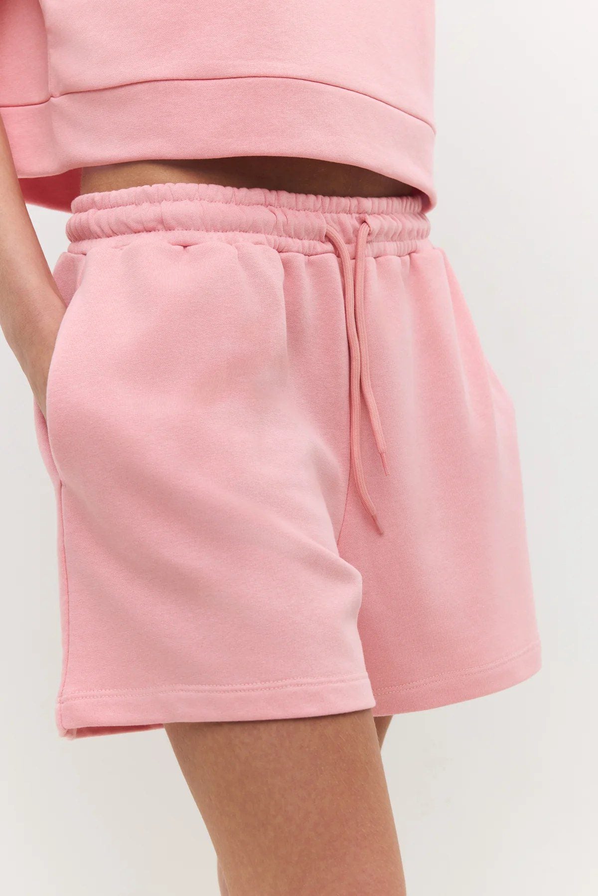 Shorts mit Taschen und elastischem Bund