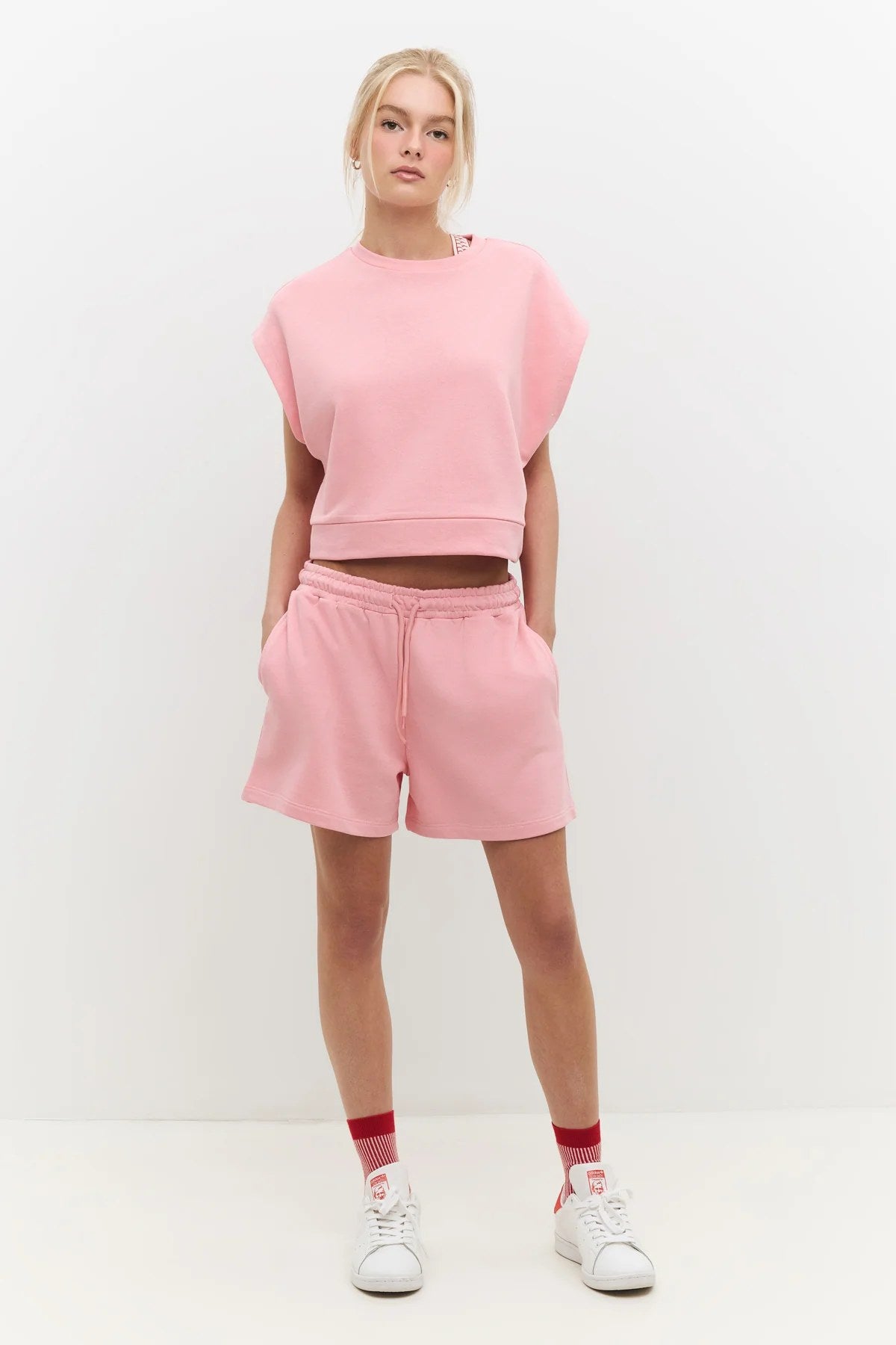 Shorts mit Taschen und elastischem Bund
