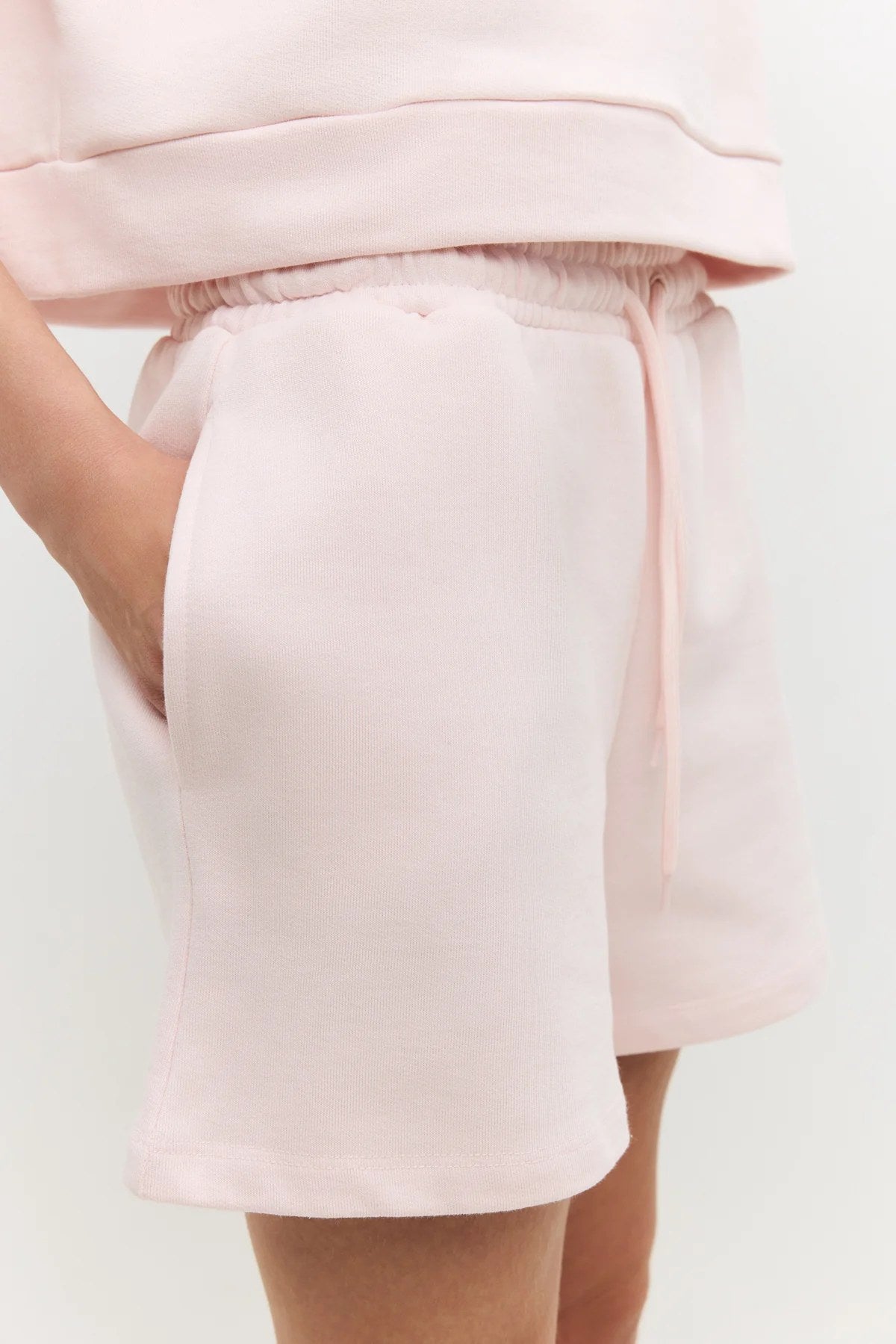 Shorts mit Taschen und elastischem Bund