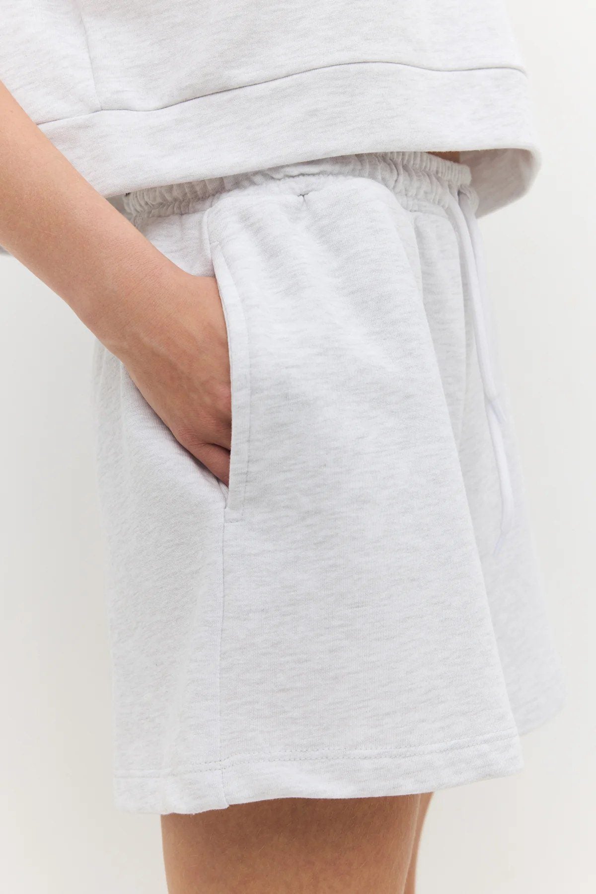 Shorts mit Taschen und elastischem Bund