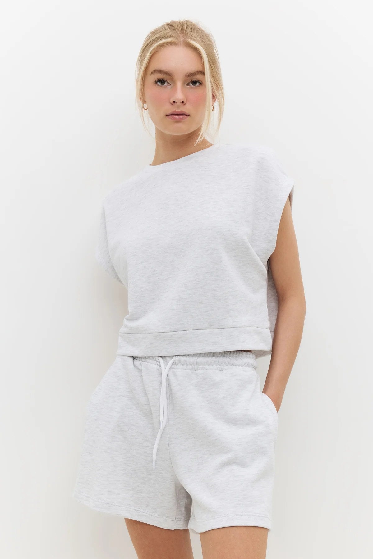 Shorts mit Taschen und elastischem Bund