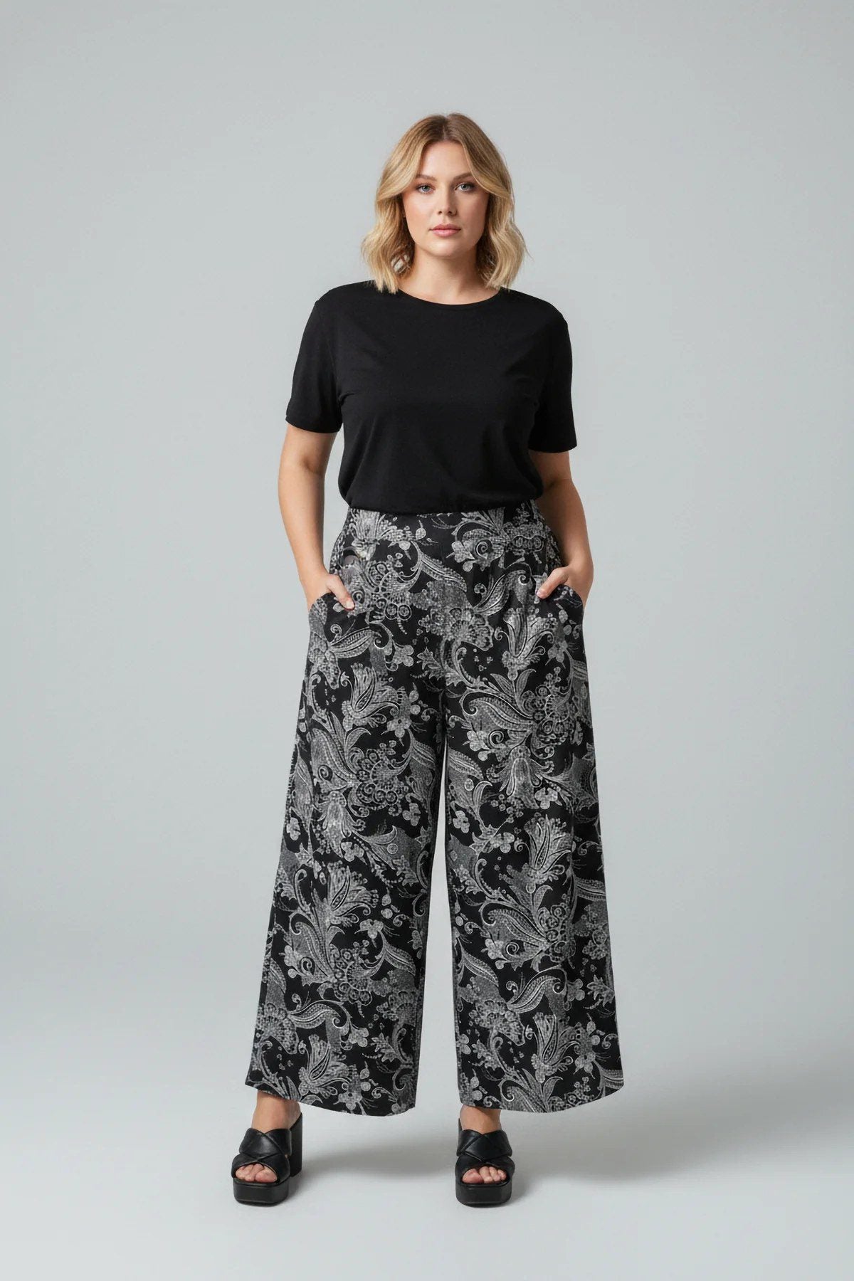 Weit geschnittene Hose mit Taschen