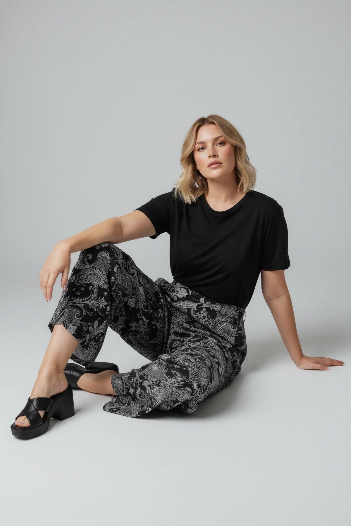 Weit geschnittene Hose mit Taschen