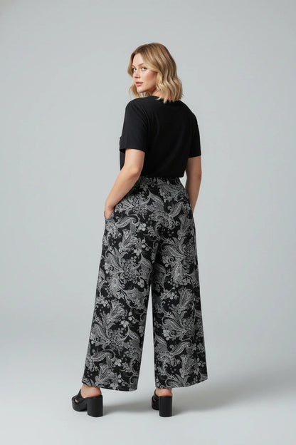 Weit geschnittene Hose mit Taschen