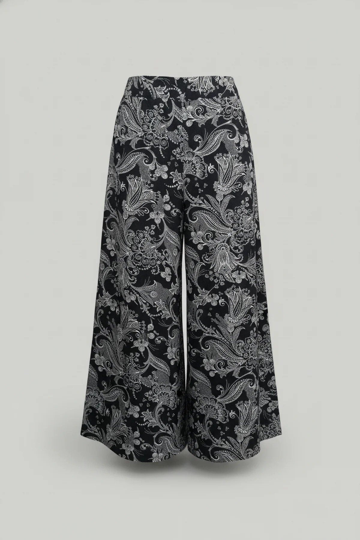 Weit geschnittene Hose mit Taschen