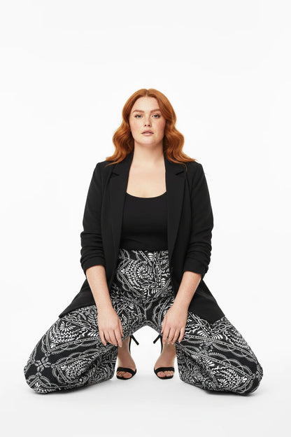 Weit geschnittene Hose mit Taschen
