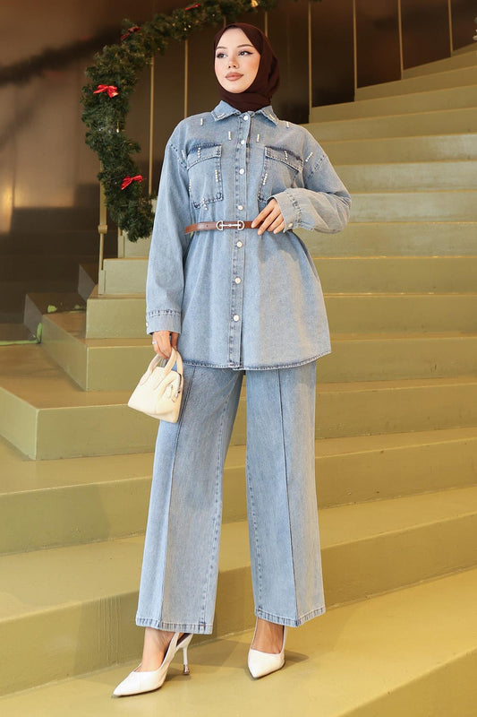 Jeansanzug mit Taschen und Steppdetails