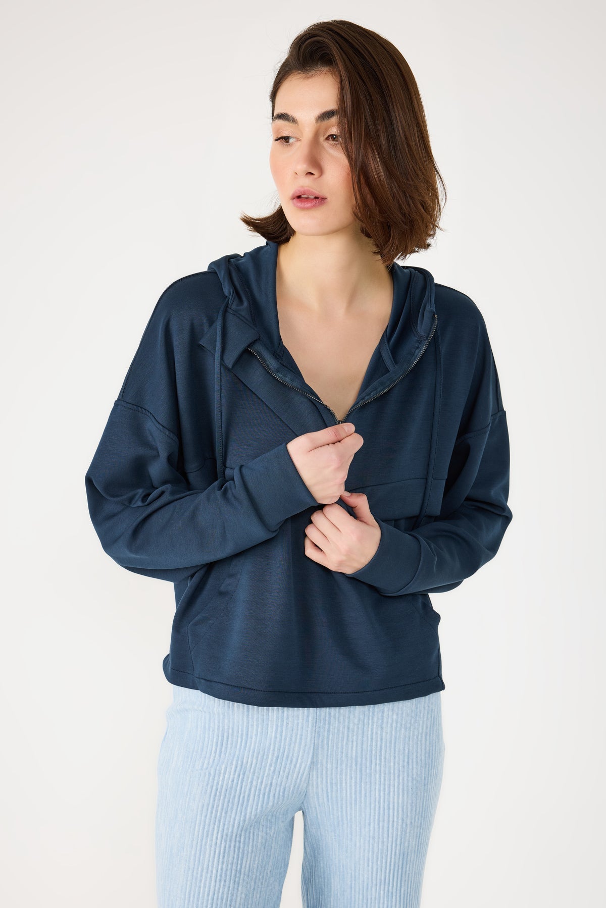 Weiches Sweatshirt mit halbem Reißverschluss und Taschen